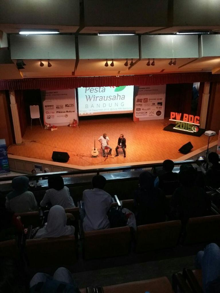 Ach_Faisal's tweet photo. Nuhun ayah @pidibaiq , udah mau dtg ke #PWBdg Komunitas @tdabandung . ramee cenah, yah https://t.co/ttK7NGENRC