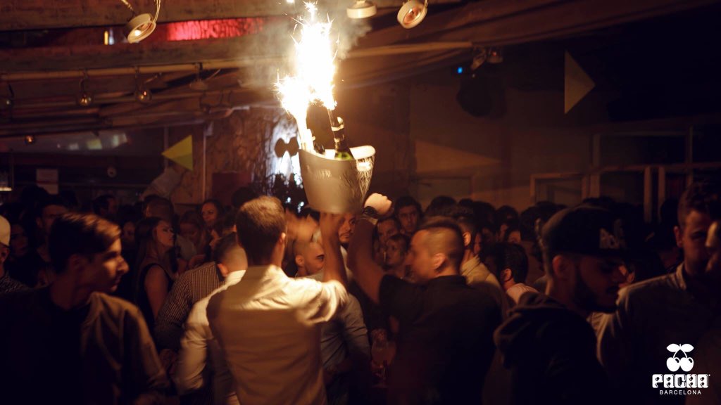 PlaySundays's tweet photo. Los domingos son PLAY SUNDAYS #funday #domingo #fiesta #party @Pacha_Bcn https://t.co/c0c64fUkvC