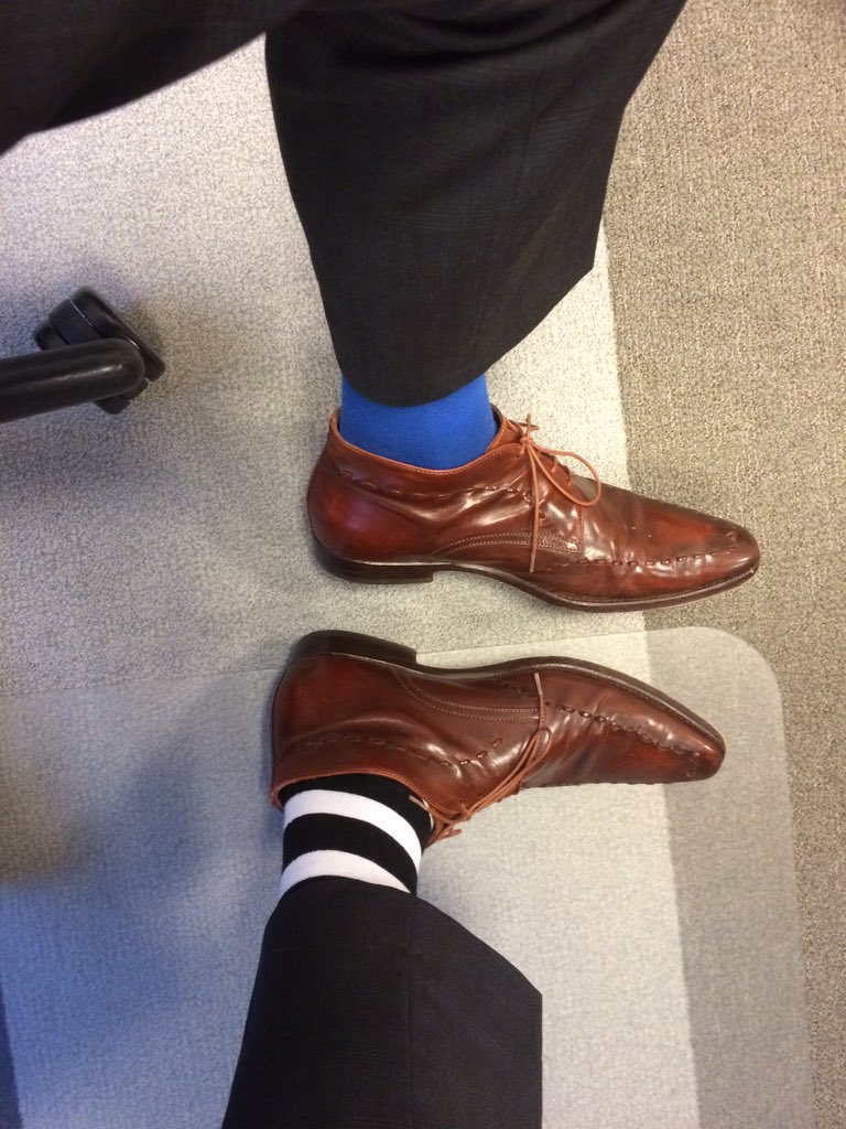 mrRFVonk's tweet image. Nee, ik heb mij vanochtend niet vergist. Dit zijn #alzheimersokken #goeddoel #rotziekte