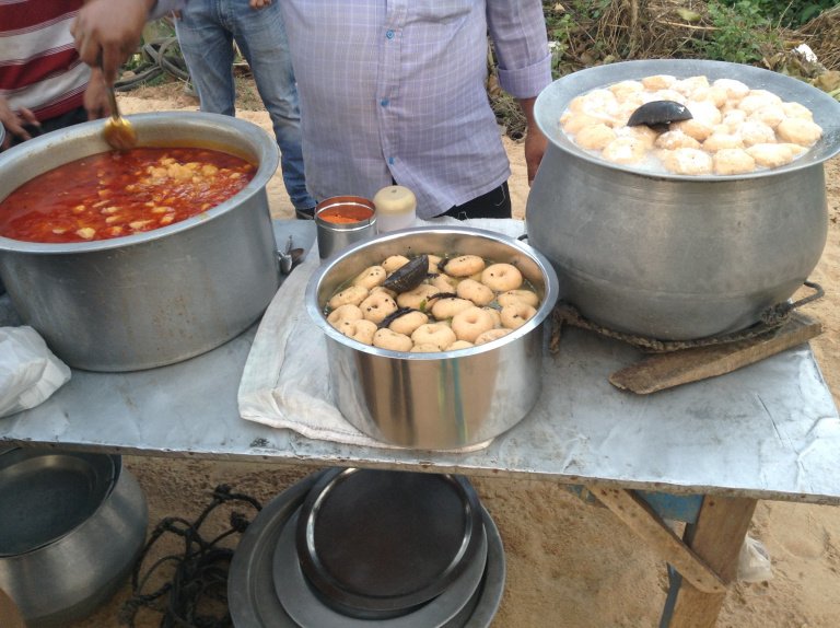 Read about the famed Dahibara man in Cuttack, #Odisha: odishasuntimes.com/2015/12/10/rag…