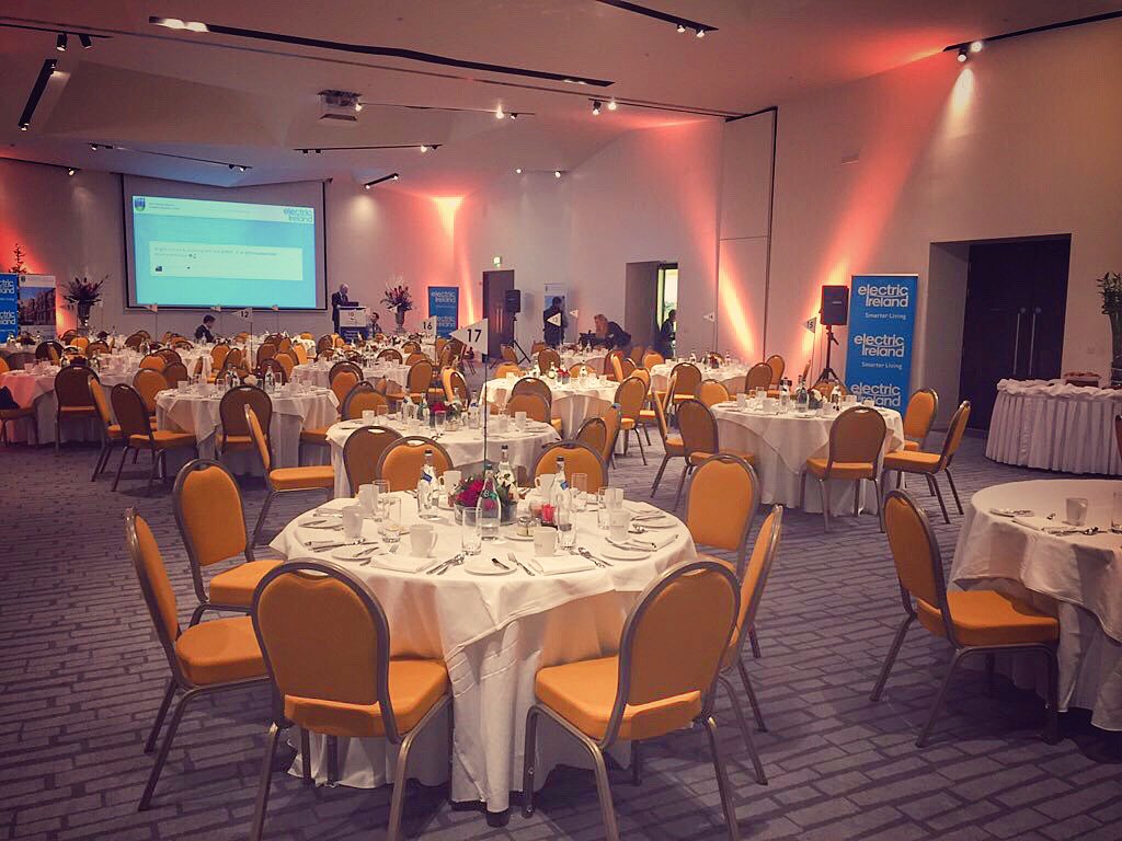 ElectricIreland's tweet photo. Lovely atmosphere building for the main event. The golf cart is now on route en-route for pick up! #OnParWithPaul https://t.co/mGdVOkqVAU