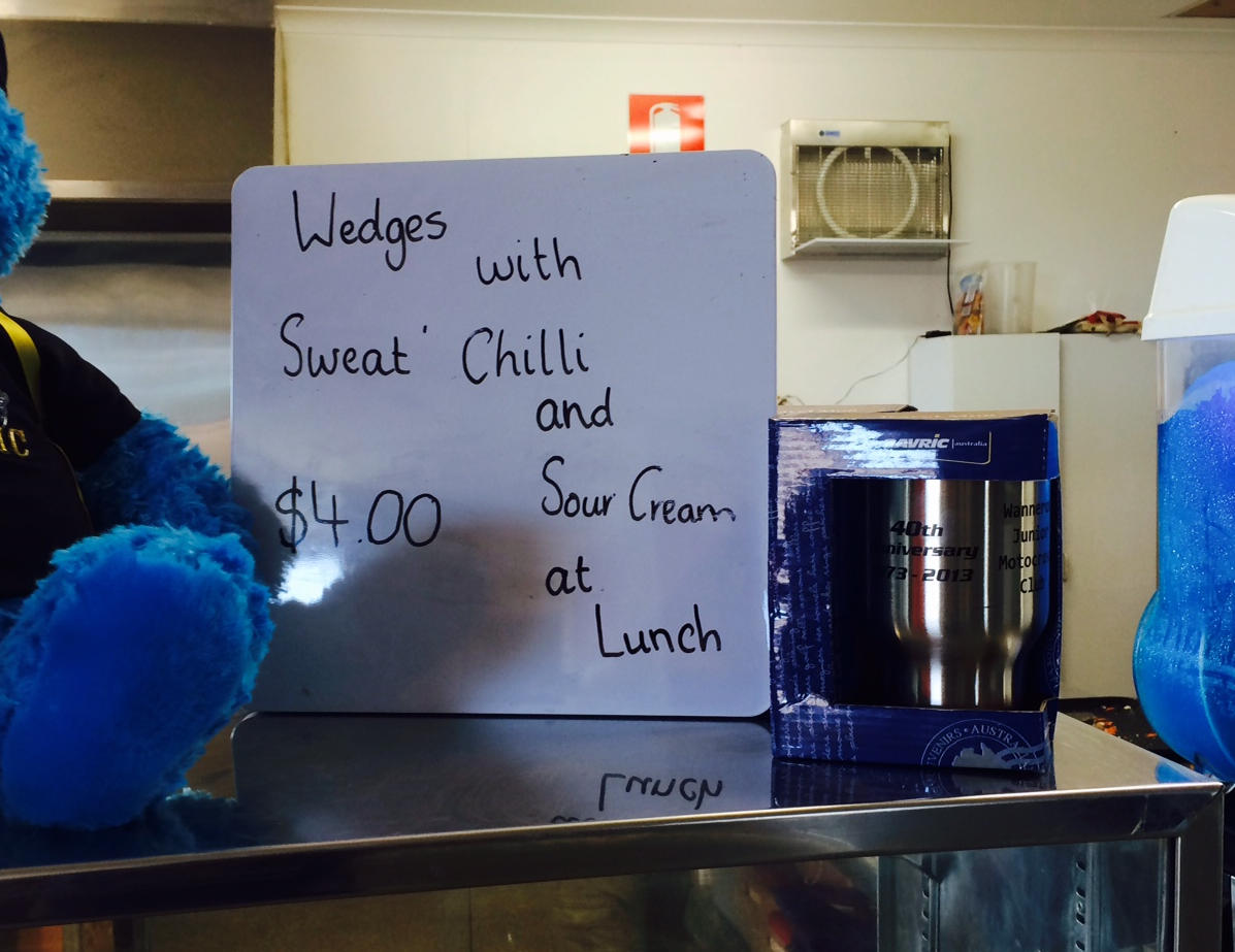 dave_kynaston's tweet photo. Lunch special at the local sports club.  Thanks, but just the sour cream will be fine !! https://t.co/i0kBp90eMn