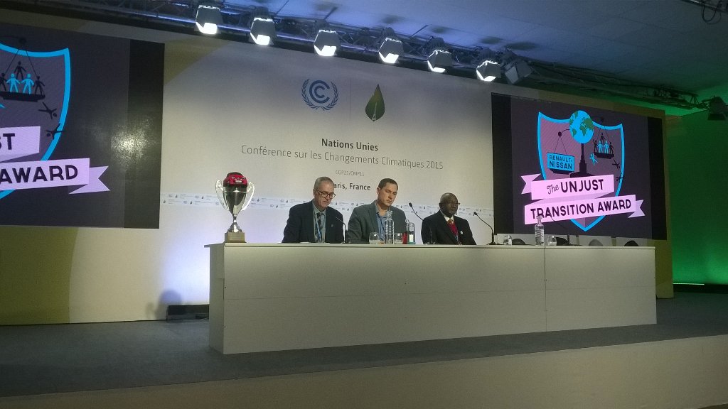 MAINTENANT : #cop21 action des syndicats US contre <a href="/Nissan/">Nissan</a> qui empêche les travailleurs de se syndicaliser