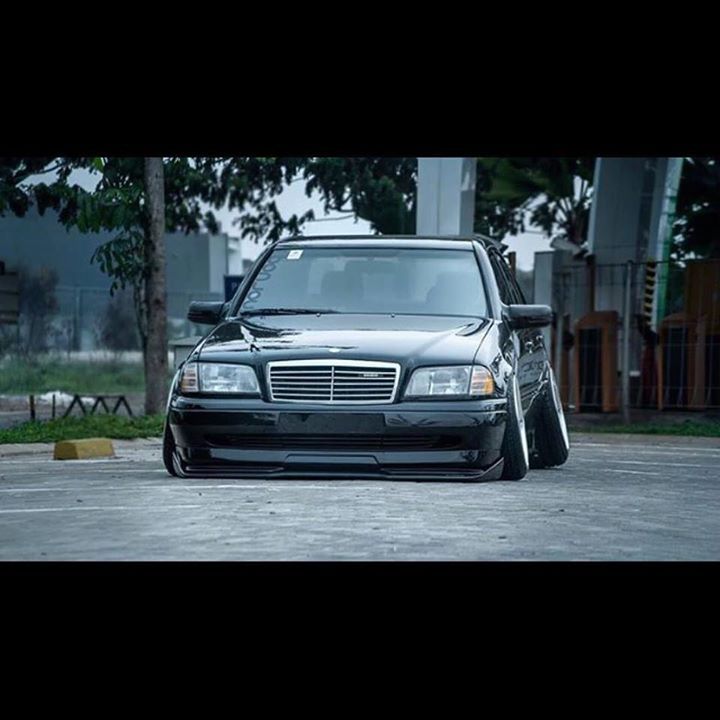haroldbluming's tweet photo. #hash4tag Repost #Hash4Cars Photo by : @paahong owner : @rencysasyudi | #mercedesbenz #w202 #indonesianmodified #in… https://t.co/ZrXZAAbXqk