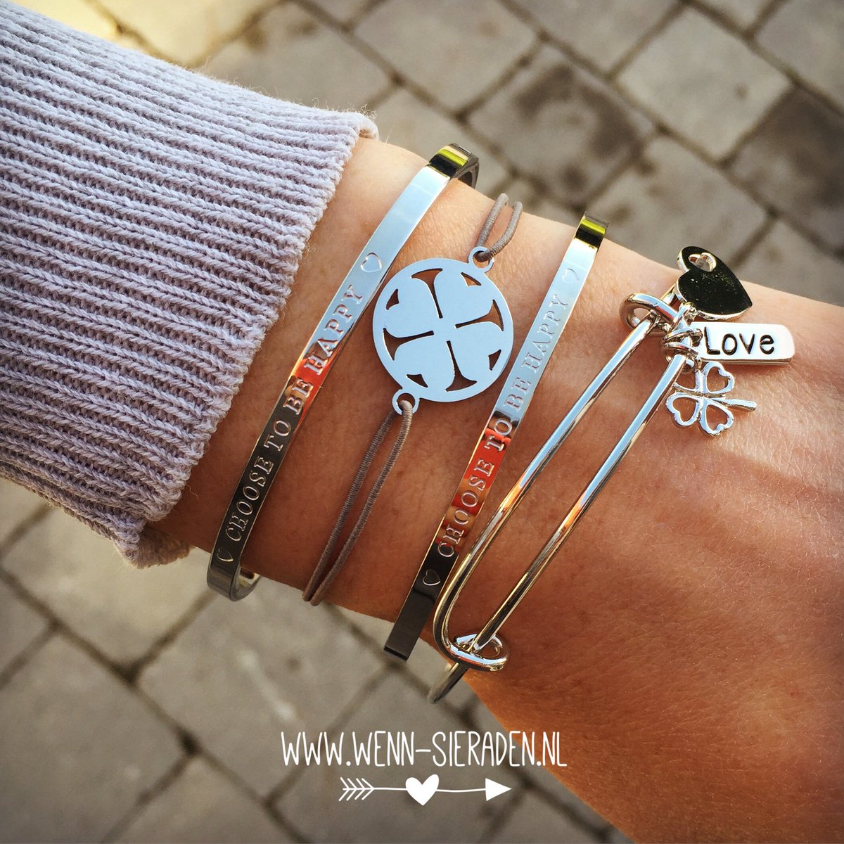 Al deze prachtige #armbanden zijn weer op voorraad!💝 wenn-sieraden.nl #jewels #fashion #stylish #sieraden