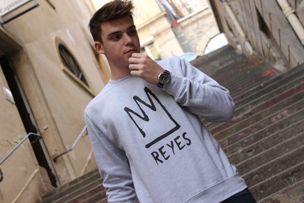 ReyesClothes's tweet photo. Reyes > https://t.co/3yCqa9h9mt https://t.co/wvJs041zP5