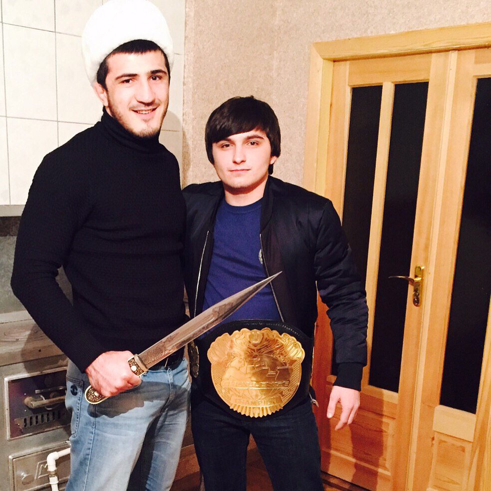 M1GlobalNews's tweet photo. #M1Global Middleweight champ #RamazanEmeev shows his presents after #M1Challenge63. #MMA https://t.co/CM8RtDPMar https://t.co/r9EdjBwrZb