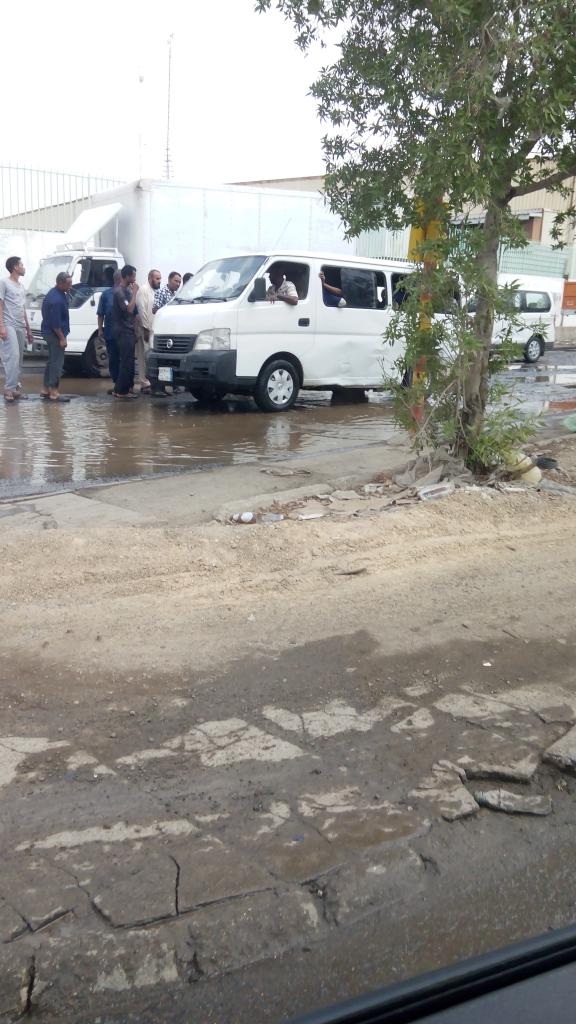 follegoat's tweet photo. @JeddahNow جدة اللتي لا ترون .المحجر الان مقابل شركة نيسان سقوط باص في احدى الحفر https://t.co/TkB89v6gCi