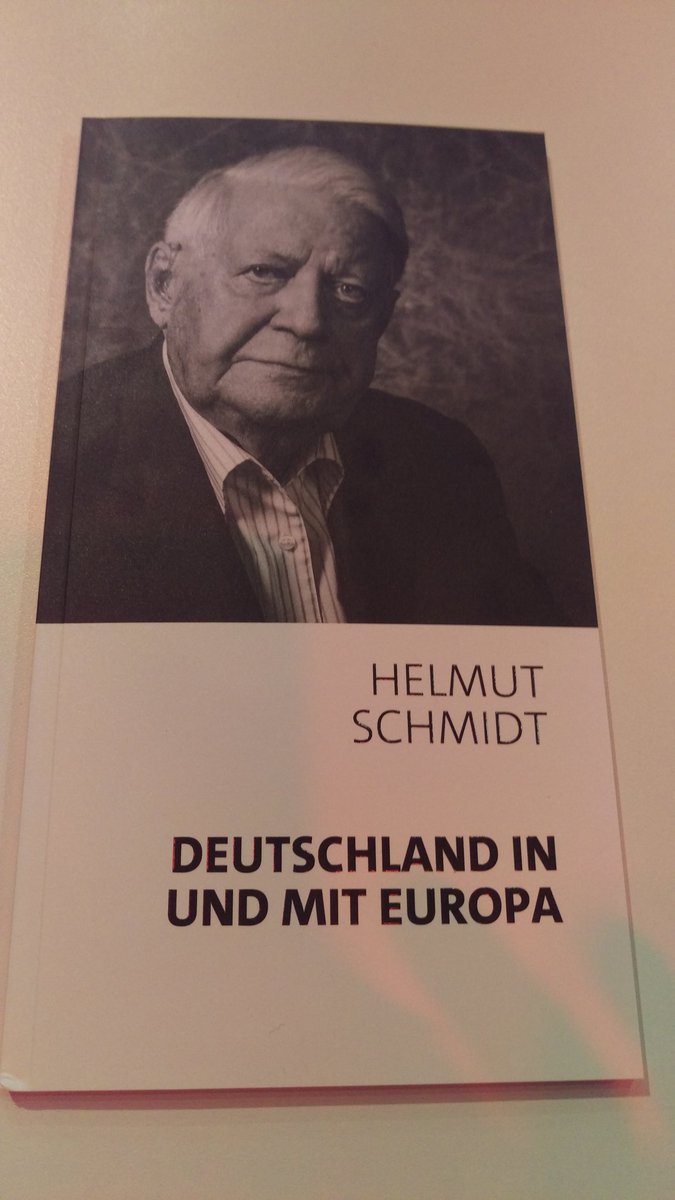 Wally44's tweet photo. Die letzte Parteitagsrede vom #bpt11 von Helmut Schmidt gibt es beim #spdbpt als Buch. https://t.co/COJ0qhX3OO
