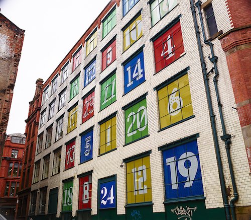 _laurencurrie_'s tweet photo. . @hyperisland 's home in the UK is a giant advent calendar https://t.co/8YYn1N4nXk  @24DaysofLeverSt https://t.co/1Xj68SRl6K