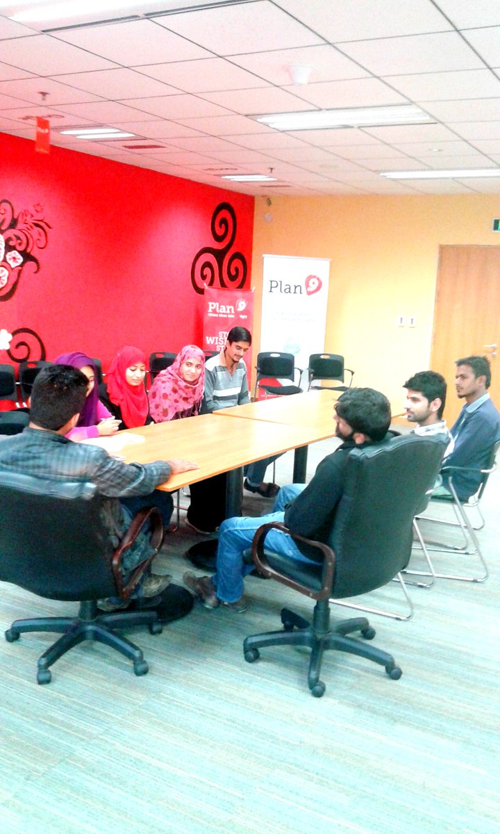 SLSCity's tweet photo. internal meeting about sharing the ideas @wasif_ayub @Plan9incubator @PlanX_PITB @uzmashkhan https://t.co/k7En87jc2f
