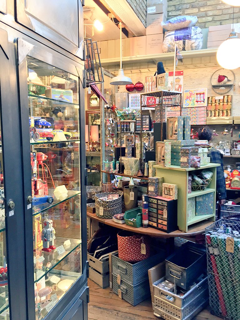 rippertourldn's tweet photo. A vintage style bundle of fun!!! #afternoah https://t.co/M2kyauNjtO