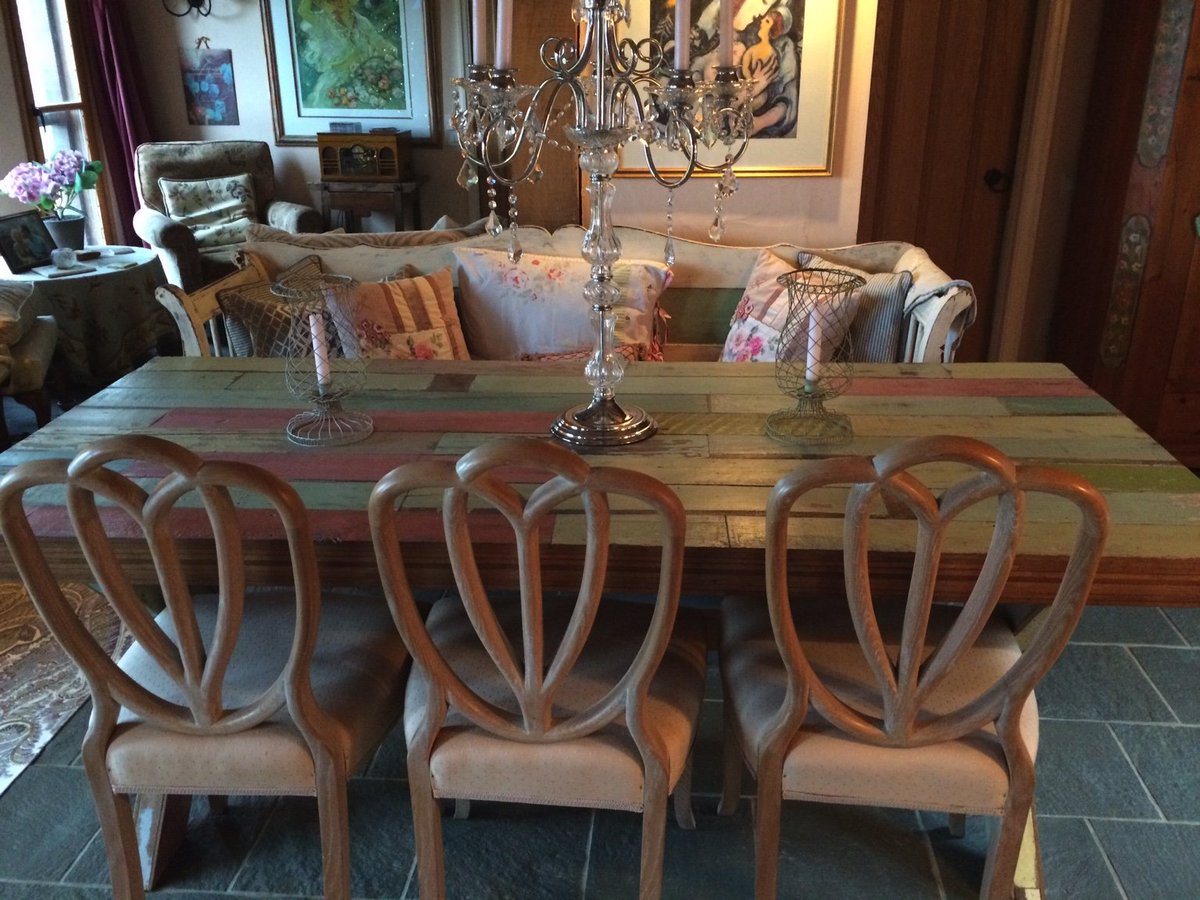 FiChiTWells's tweet photo. French Shabby-Chic Painted Solid Wood Table for SALE at FI CHI for £ 690, reduced for CLEARANCE. https://t.co/vxrgzyL92E
