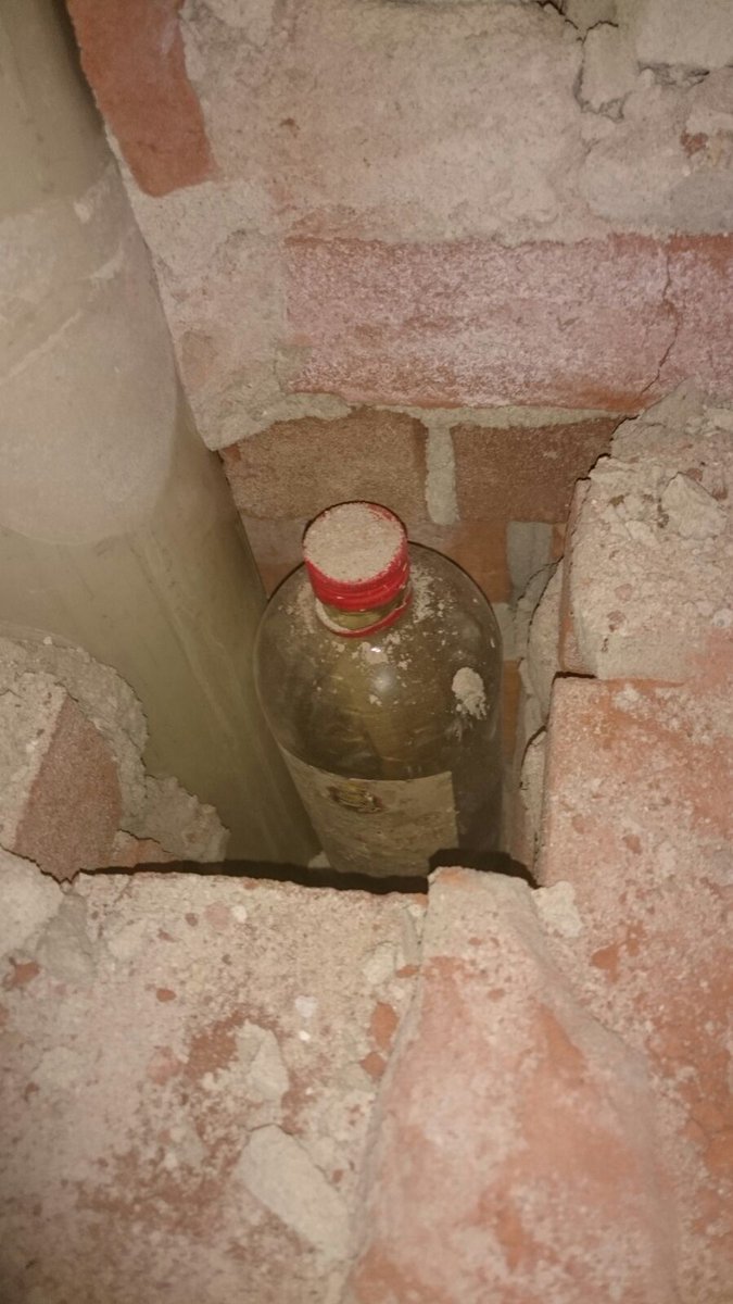 Gister gevonden tijdens verbouwing #flessenpost #kampen #oranjebitter #floryn