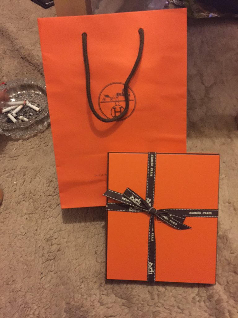 高張 ずーっと欲しかったhermesのネックレスプレゼントしてくれた 絶対高いしびっくりしすぎた 無事に4ヶ月記念日迎えました どこ行くか教えてくれないままこれから2人でお出かけしてきます T Co 7nwkvc3ff9 Twitter