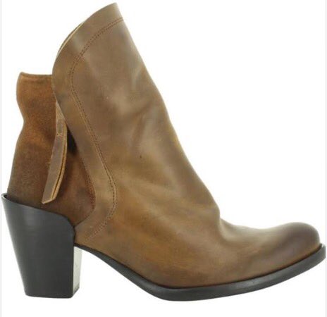 WasoleShoes's tweet photo. These please Santa! But which colour... #choices #wishlist #bootcrush #xmasgiftideas #style #cowboyboots #wasole https://t.co/gFt6bPzDQb