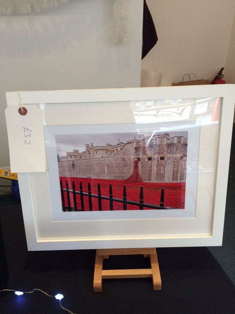 2 of my #nottobemissed pieces of artwork at Meet the Makers <a href="/OldYMCAEaling/">Old YMCA on Bond St.</a> ideal Xmas pressies <a href="/chatnmeetcoffee/">Gita Langston</a>