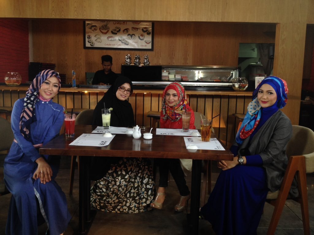 Besok jam 8.30 pagi bersama <a href="/indah_nevertari/">Indah Nevertari</a> umi makki <a href="/_indahkirana_/">indah kirana</a> <a href="/yau_mi/">yaumi fitri</a>