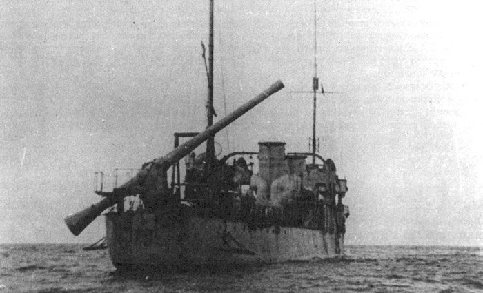 偏見で語る兵器bot 駆逐艦 エンゲルス ここに305mm無反動砲あるんだけど 乗せてかない あぁいいっすね とばかりに100m級の駆逐艦に大型火砲を載せるための実験としてやってみた船 ロボットアニメに出てきそうな武装しやがって なお失敗作だった模様