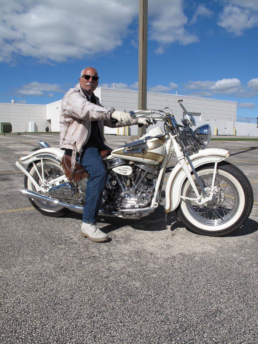 BareBonesChop's tweet photo. A Friend stopped by and was happy to ride his brand new motorcycle today....love helping him make his dream alive. https://t.co/TZsxDMihYN