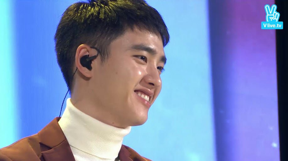 EXO_HBK's tweet photo. รวมรอยยิ้มของคายองจูววันนี้ นางยิ้มเยอะมาก หัวเราะเยอะด้วย 55 #SingForYou #EXOComeback #EXOShowcase https://t.co/AP1UCvqi06