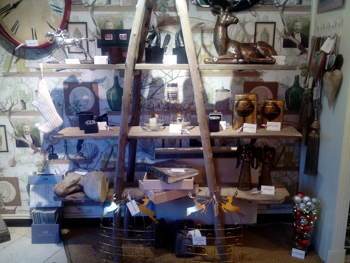 Pip & Lewis tweet media