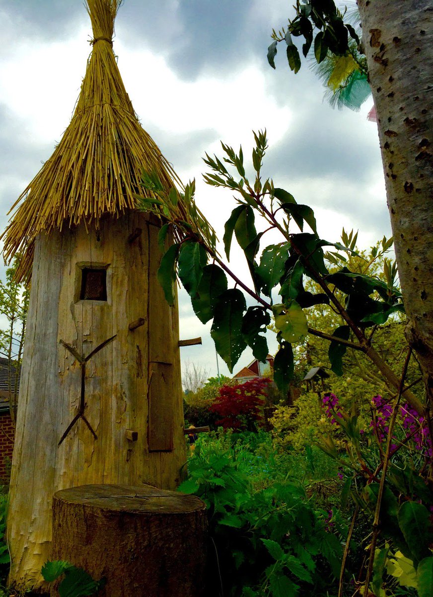 NaturalBeeTrust's tweet image. "I set this up to welcome the bees"  A new #treebeekeeping film naturalbeekeepingtrust.org/blog/our-aim-k… @BeeKindHives @bootstrapbees