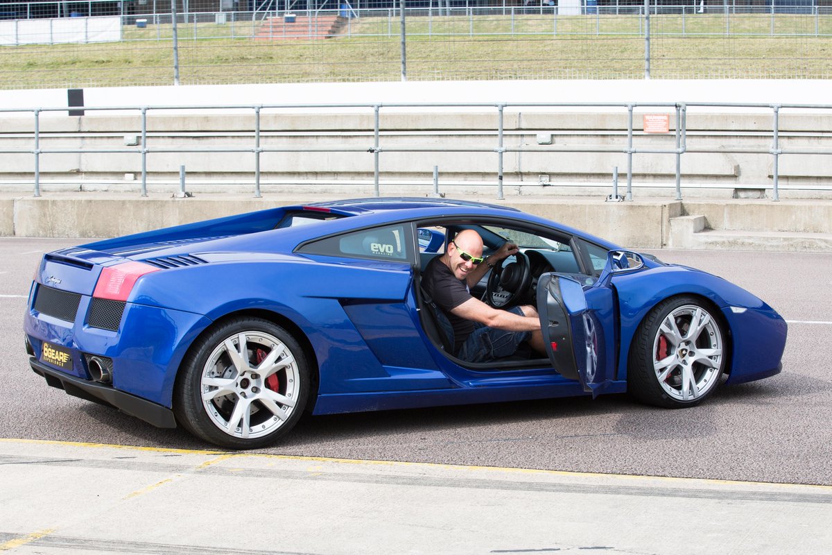 austenblakemore's tweet photo. My amazing  #virginexperienceday @VirginExp #Lamborghini https://t.co/vGOiUzG10n