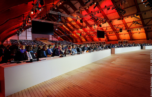COP21's tweet photo. En attendant l'#AccordDeParis, voici les points en cours de négociations https://t.co/zEYHi0EwOc #COP21 https://t.co/X8V29v6hGy