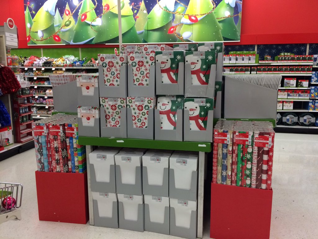 dustylee1987's tweet photo. Need to wrap a shirt?!? Come to the gift wrap focal at T2186 #FillFillFill #PTMpros @maxwellwiller https://t.co/4D1IHLghmV
