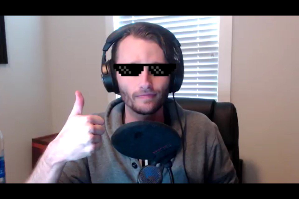 WrLevi's tweet image. This face DEAL WITH IT 😎