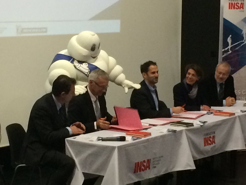 catherinevdn's tweet photo. Bibendum est de partie pour signer la Chair Insa-Michelin #ExcellingTogether https://t.co/PP7QDavyPe