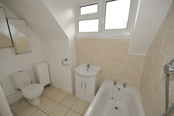 IanPerks_'s tweet photo. TO LET £395 #Pensnett One bed second floor flat with converted attic space and garage. https://t.co/H2NI9ejswA https://t.co/zoGeqpOAXq