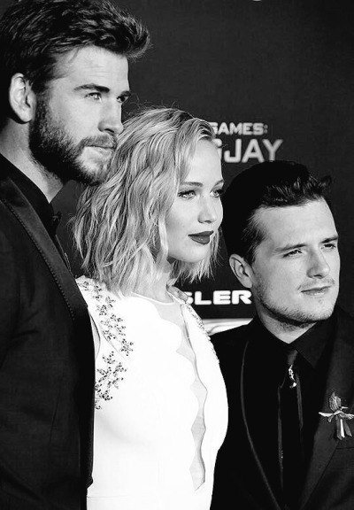 felinionmoon's tweet photo. #сойкафолловитпересмешницу #TheHungerGamesParty
Первая часть/Последняя часть https://t.co/qHsl3utU8d