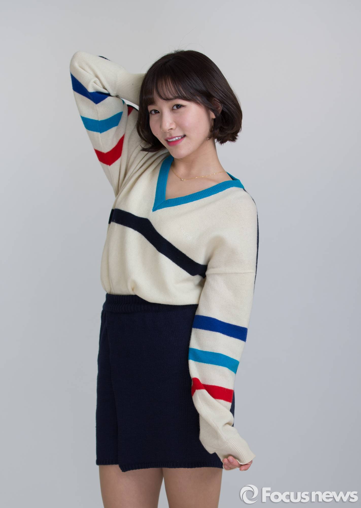 CV3D3AtUAAE-Bee.jpg:orig