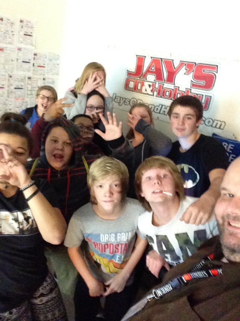 TeachersApple's tweet photo. @HoytMS We take school very seriously. ... https://t.co/oNIbtadH35