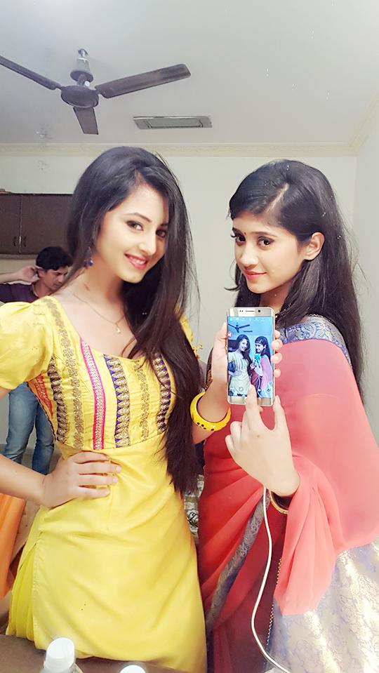 RichaRicha02's tweet photo. #love#sfl#bff#poonam#guddi#selfiequeens#mirrorselfie#doradora#begusarai https://t.co/0RXYFPEJ0L