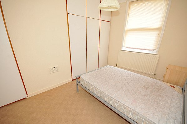 IanPerks_'s tweet photo. TO LET £315 #Brierley Hill. Recently redecorated, one bedroom first floor flat.  https://t.co/pwJ8I8yrmU https://t.co/K7OG3mlAzY