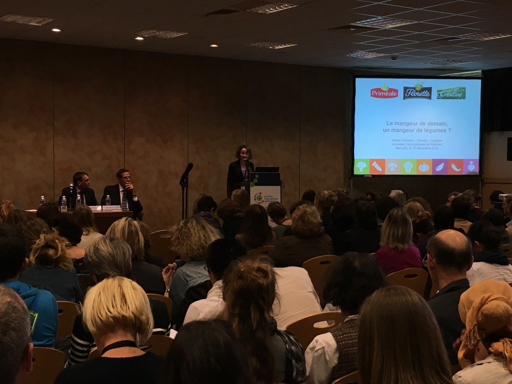 tnapham's tweet photo. #JFN2015 L'atelier "le mangeur de demain : un mangeur de #légumes?" par Primeale-Florette-Créaline fait le plein! https://t.co/NGVz9aBzOU