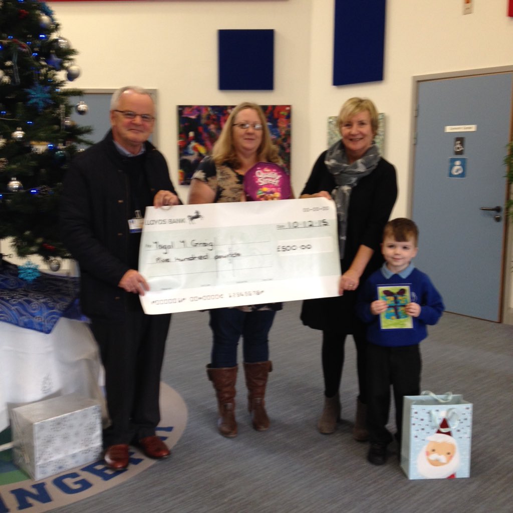 Derbyn_NJ's tweet photo. Dyma enillydd cystadleuaeth drwy Gymru am ddylunio cerdyn Nadolig gan ennill £500 i'r ysgol. Da iawn wir! https://t.co/2JpMnqCy8s