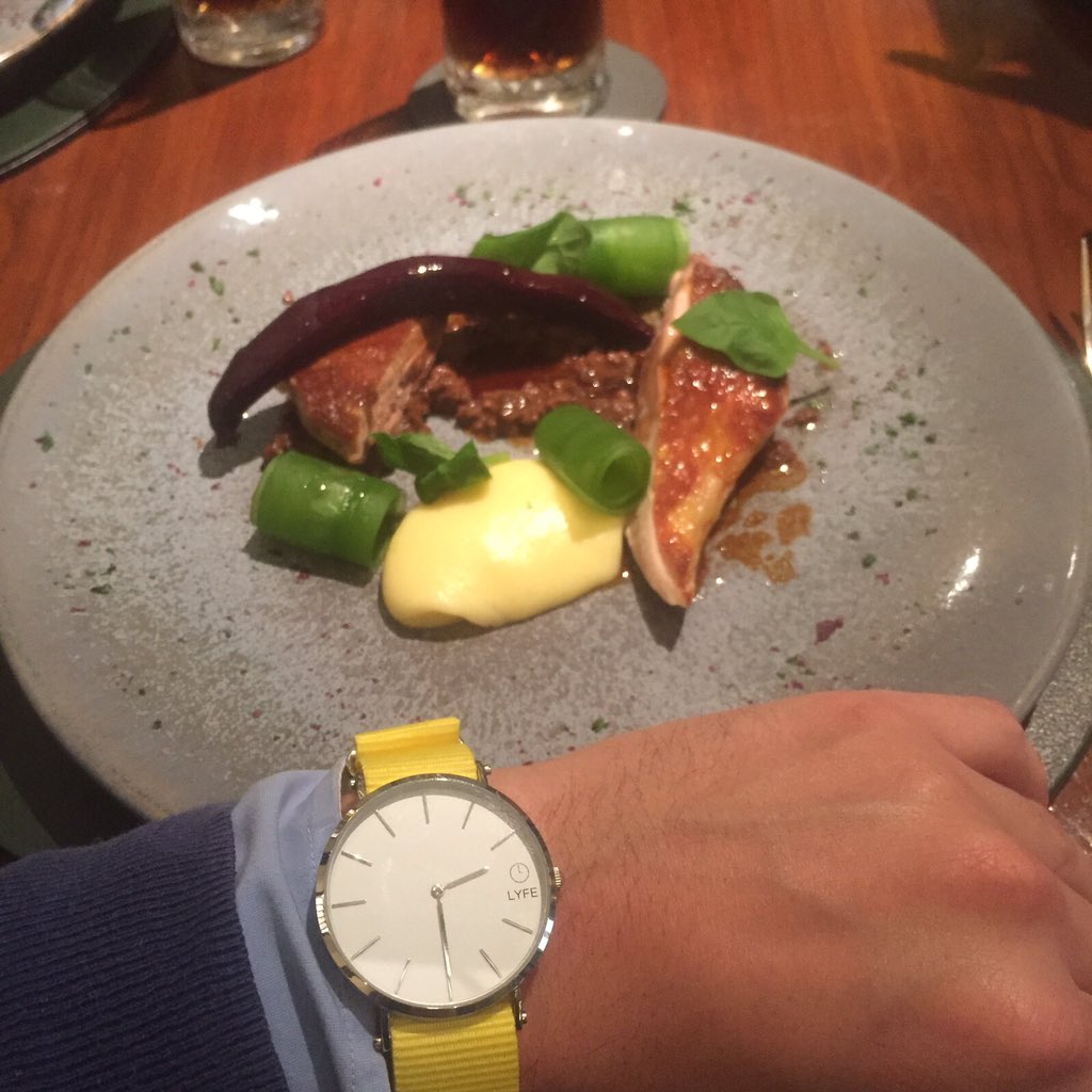 lyfewatches's tweet photo. Lunch break π½ π#lyfestyle #lyfechanger #lyfewatches #natal #navidad #lunch #xmas #feraatclaridges #christmas #watch https://t.co/oeqzpa6olD