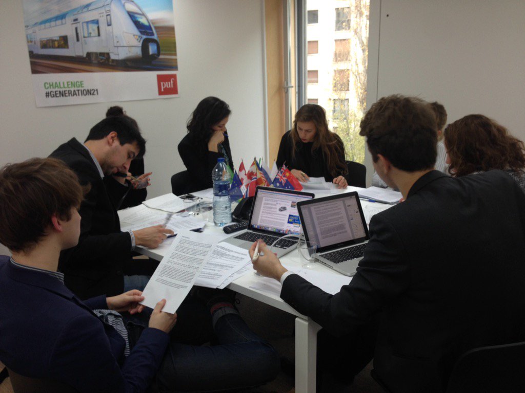Generation21's tweet photo. La com. Transports discute d'une disposition qui engagerait les industriels à diminuer les émissions #Generation21 https://t.co/ZfpK0gG9Xp