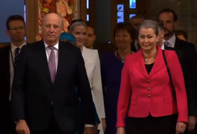 norvegefr's tweet photo. La Famille Royale de #Norvège au @NobelPeaceOslo ! #Peace #Tunisia @VisitOSLO #Oslo #fredsprisfest @Kronprinsparet https://t.co/Bp2ccL8eAc