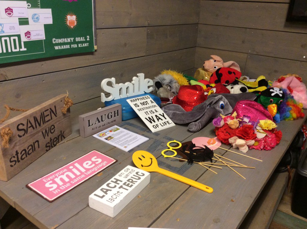 Personeel van <a href="/YourSurprise/">YourSurprise</a> kan er weer tegen aan! #Energieboost, #lachworkshop info: zeelandlacht.nl