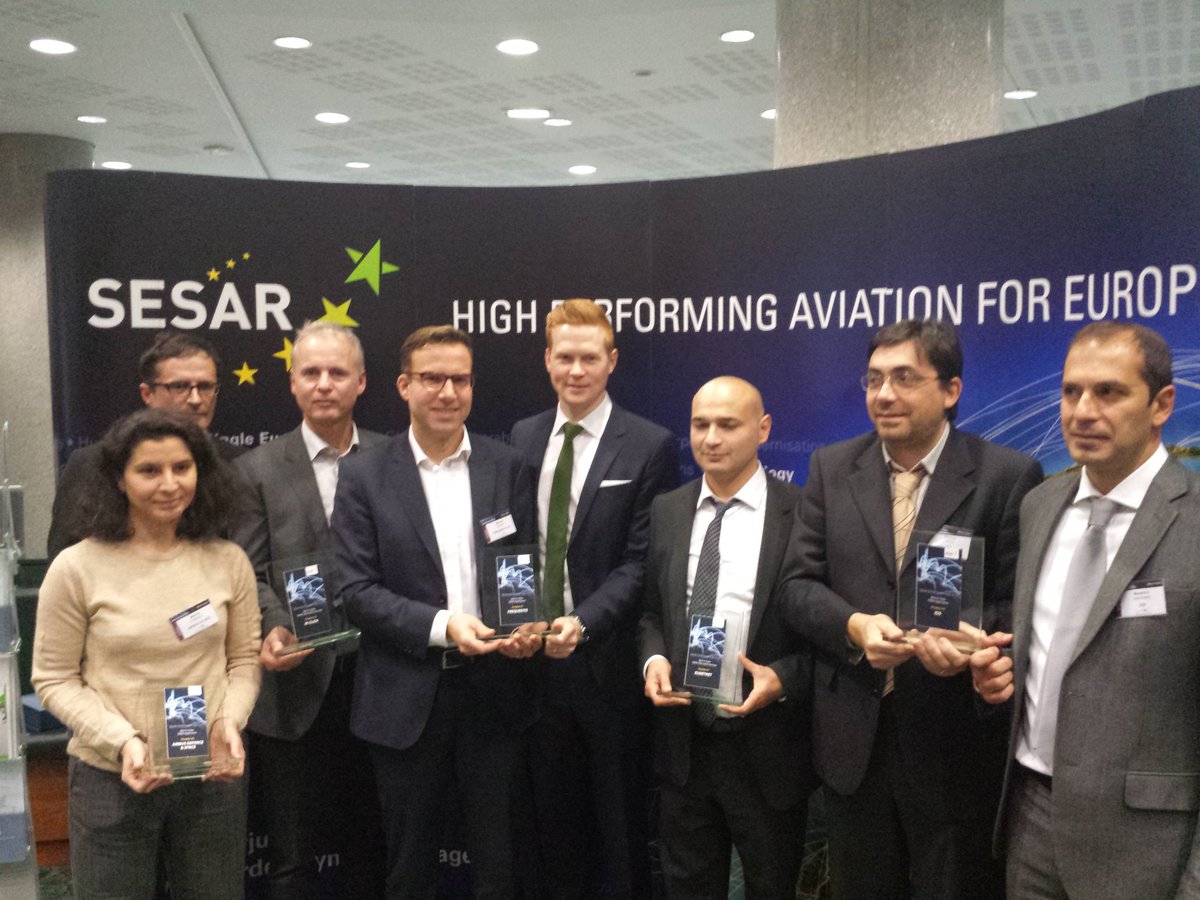 SESAR_JU's tweet image. Family picture of 2015 #SESAR #SWIMMasterClass winners @Frequentis @meteofrance @AirbusDS #M-CLICK #IDS #EUMETNET