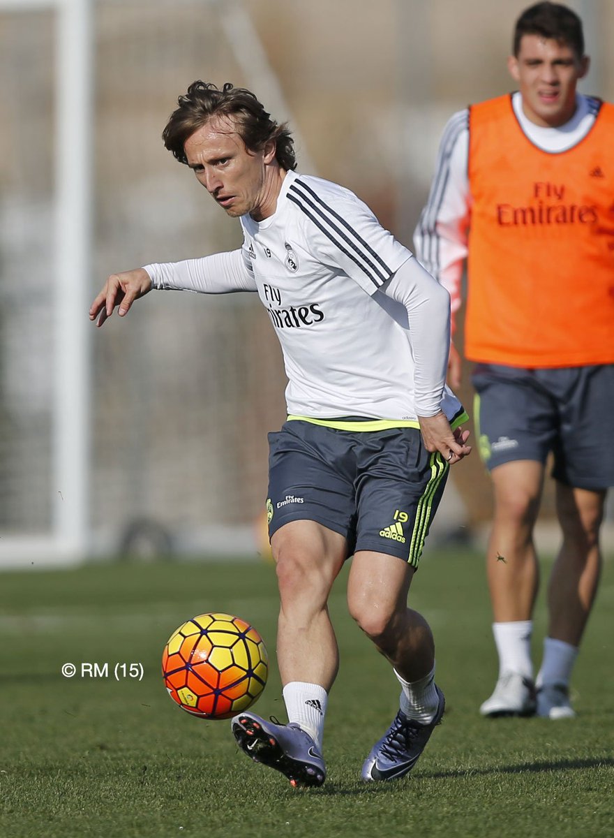El equipo comenzó a preparar el partido ante el Villarreal, que jugarán el domingo en El Madrigal 

#RMCity #RMLiga