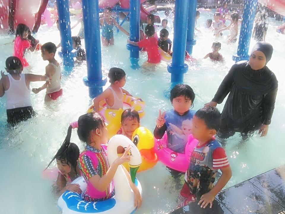 Snang brsama mereka ,,=')