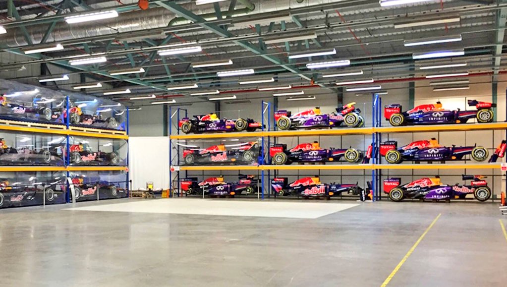 2020Formula's tweet photo. Las estanterías que todos quisiésemos tener https://t.co/ztc7ft3CGw