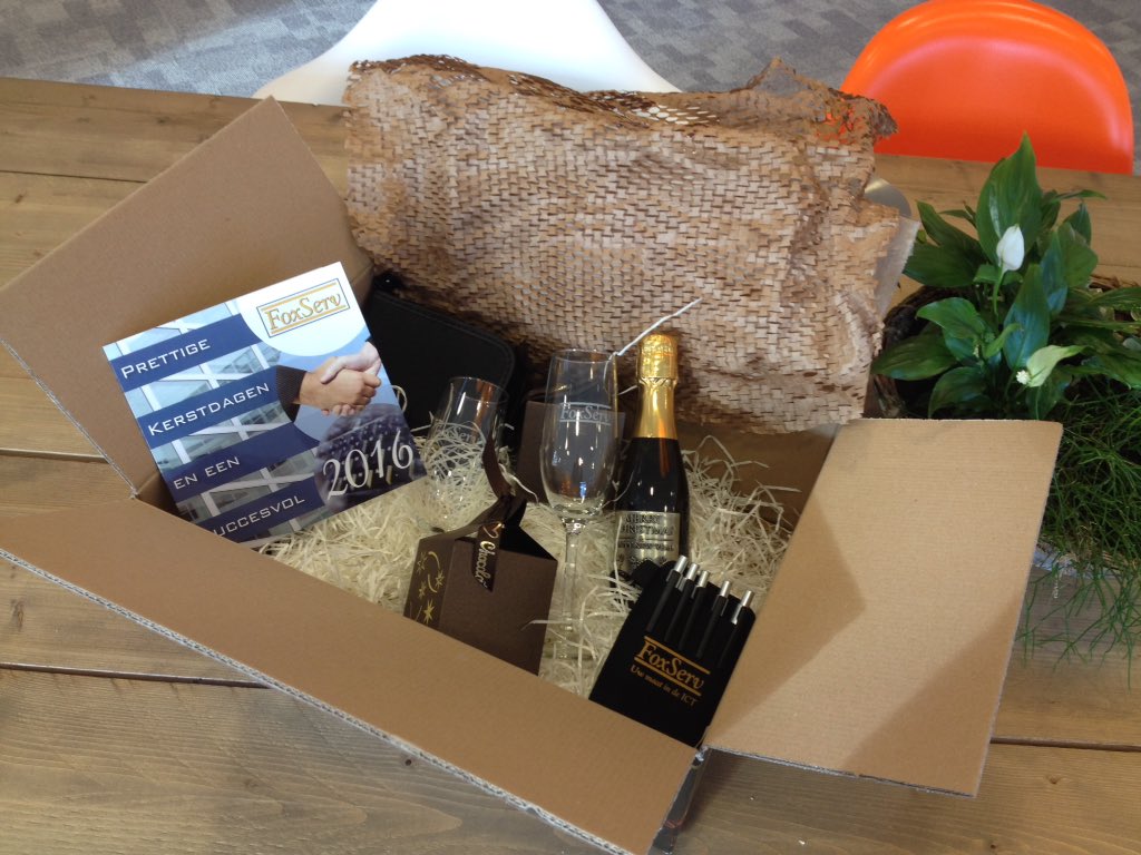 ZuidpoortArnhem's tweet image. Net super kerstpakket gekregen! Bedankt @GerardBuijze van Foxserv! #officesharing
