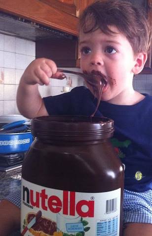 punkLP's tweet photo. @RenanSouzones  ae Títio souzones. Pega essa nutellinha de 5kg. Sonho neh não ? Rs https://t.co/OJqiLXUbWK